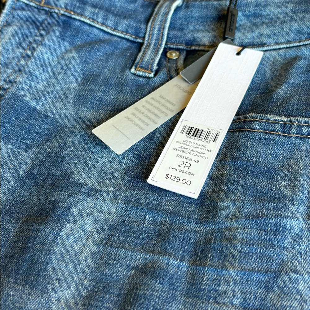 NWT Chico’s Newberry Indigo 2R So Slimming Girlfriend Slim Leg Jeans Trendy - Picture 10 of 15